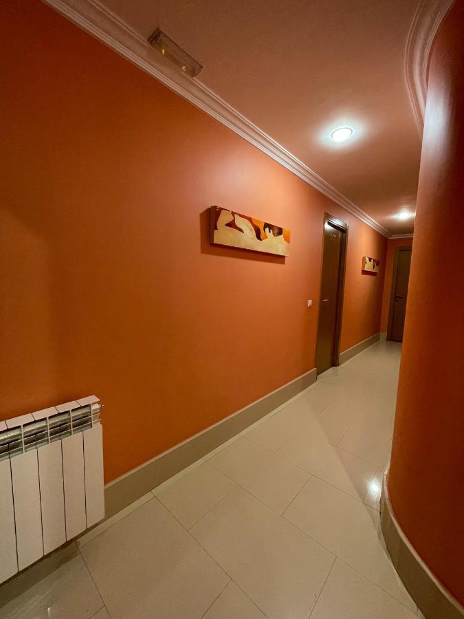 Hostal Santiago 2 Burgos Exterior foto