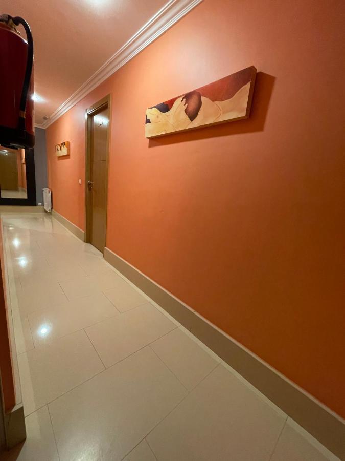 Hostal Santiago 2 Burgos Exterior foto