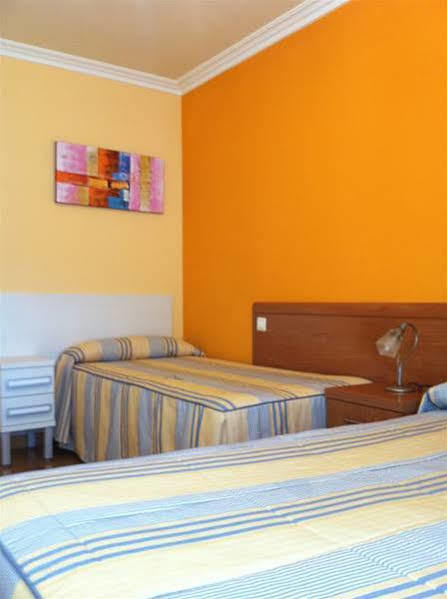 Hostal Santiago 2 Burgos Exterior foto
